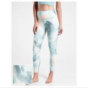 Athleta Elation Printed 7/8 Tight in Marine Minimalistic Grey Size XS